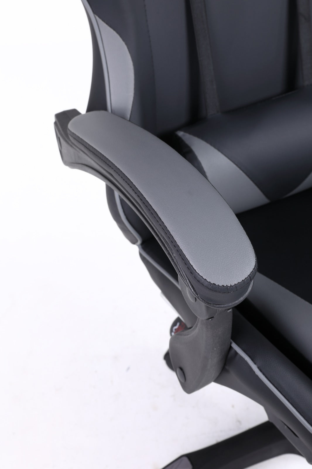 Gaming Chair with Footrest – Ergonomic Reclining Office & Gaming Chair