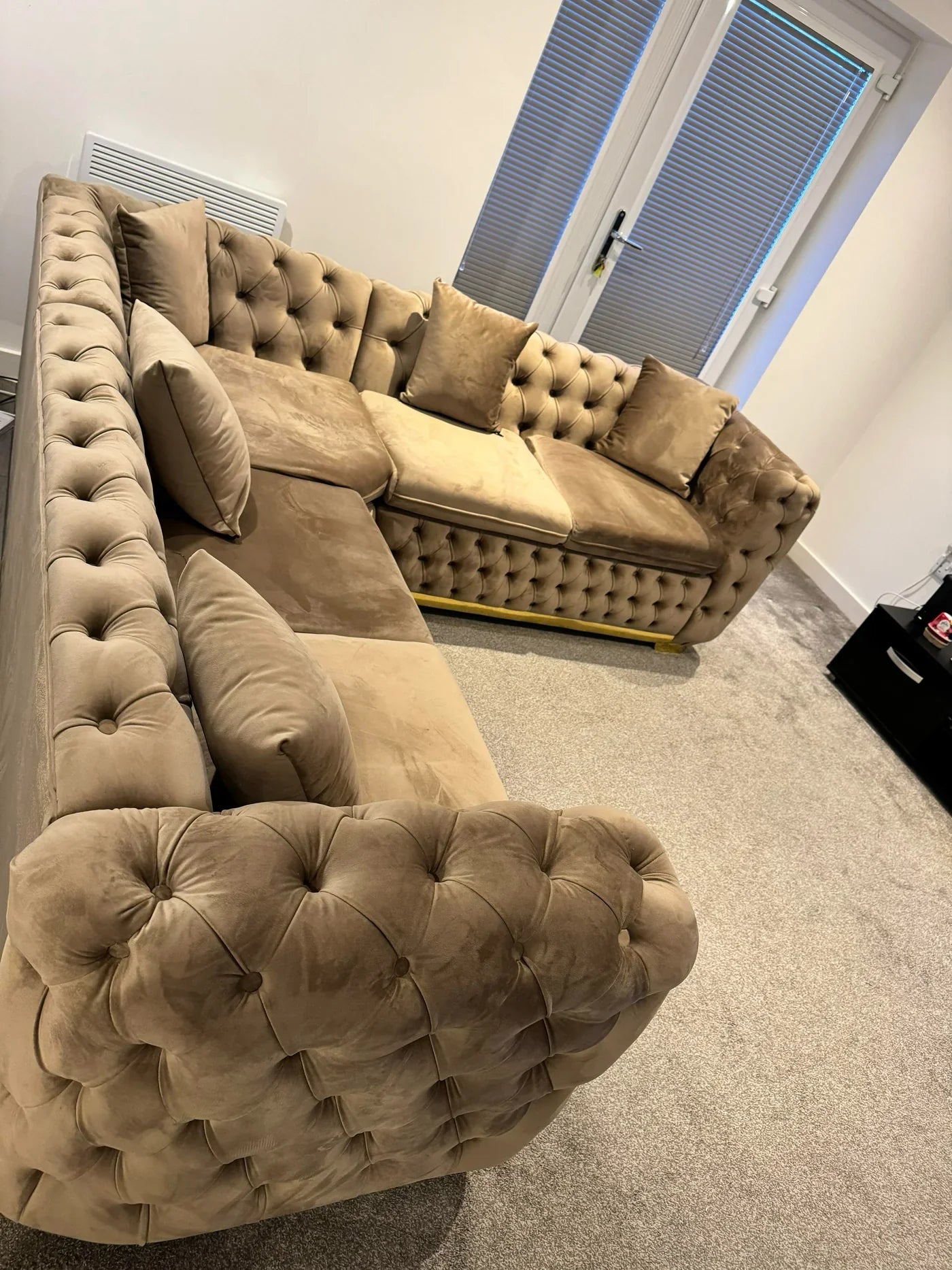 Khalifa New Luxury Chesterfield 5 Seater Round Arm Corner Couch | Heaven Furnishing