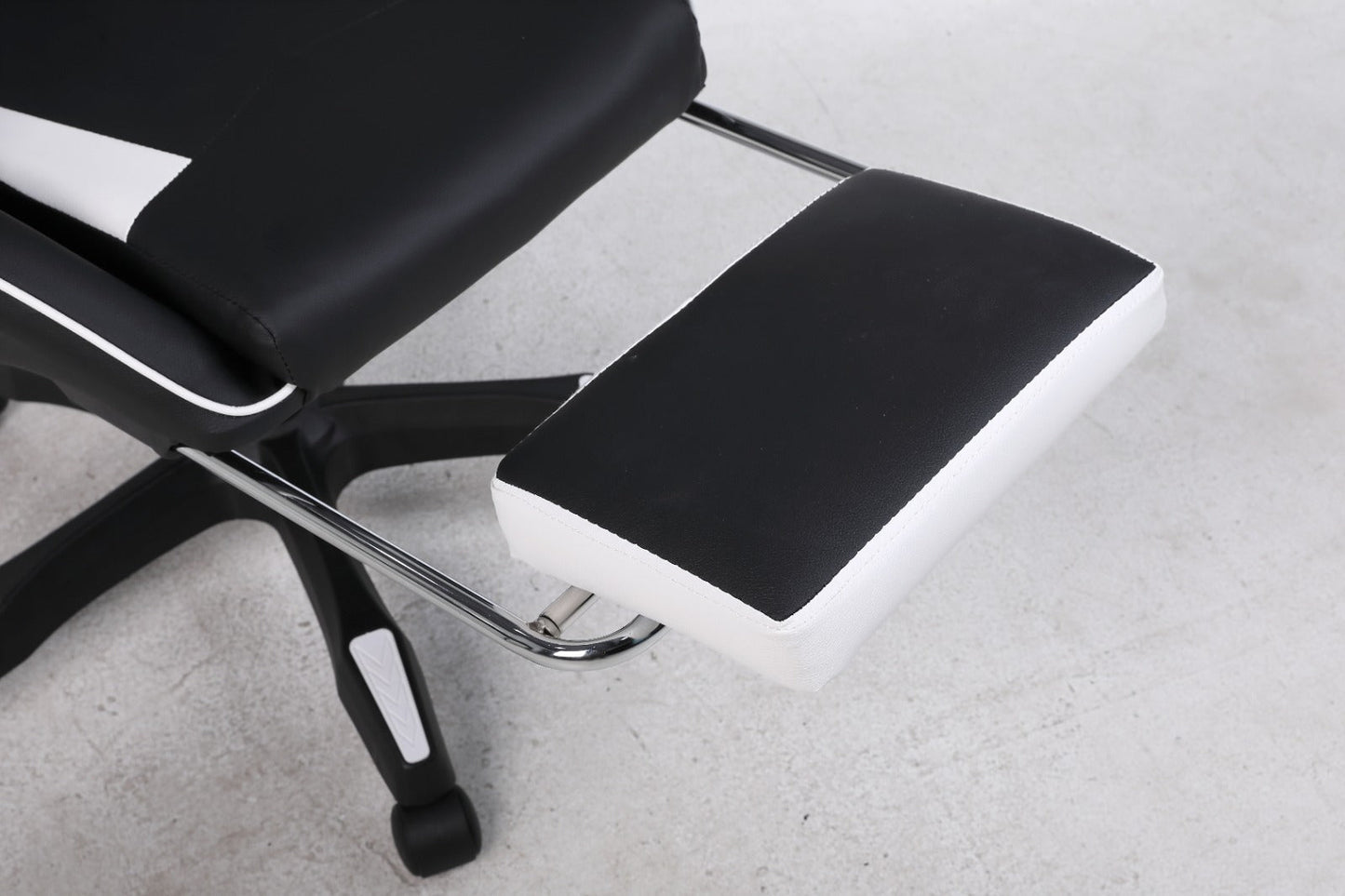 Gaming Chair with Footrest – Ergonomic Reclining Office & Gaming Chair