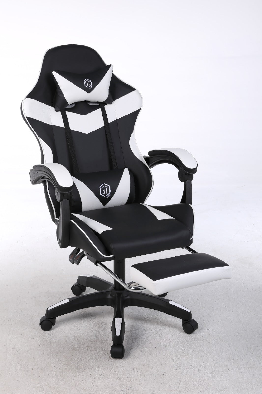 Gaming Chair with Footrest – Ergonomic Reclining Office & Gaming Chair