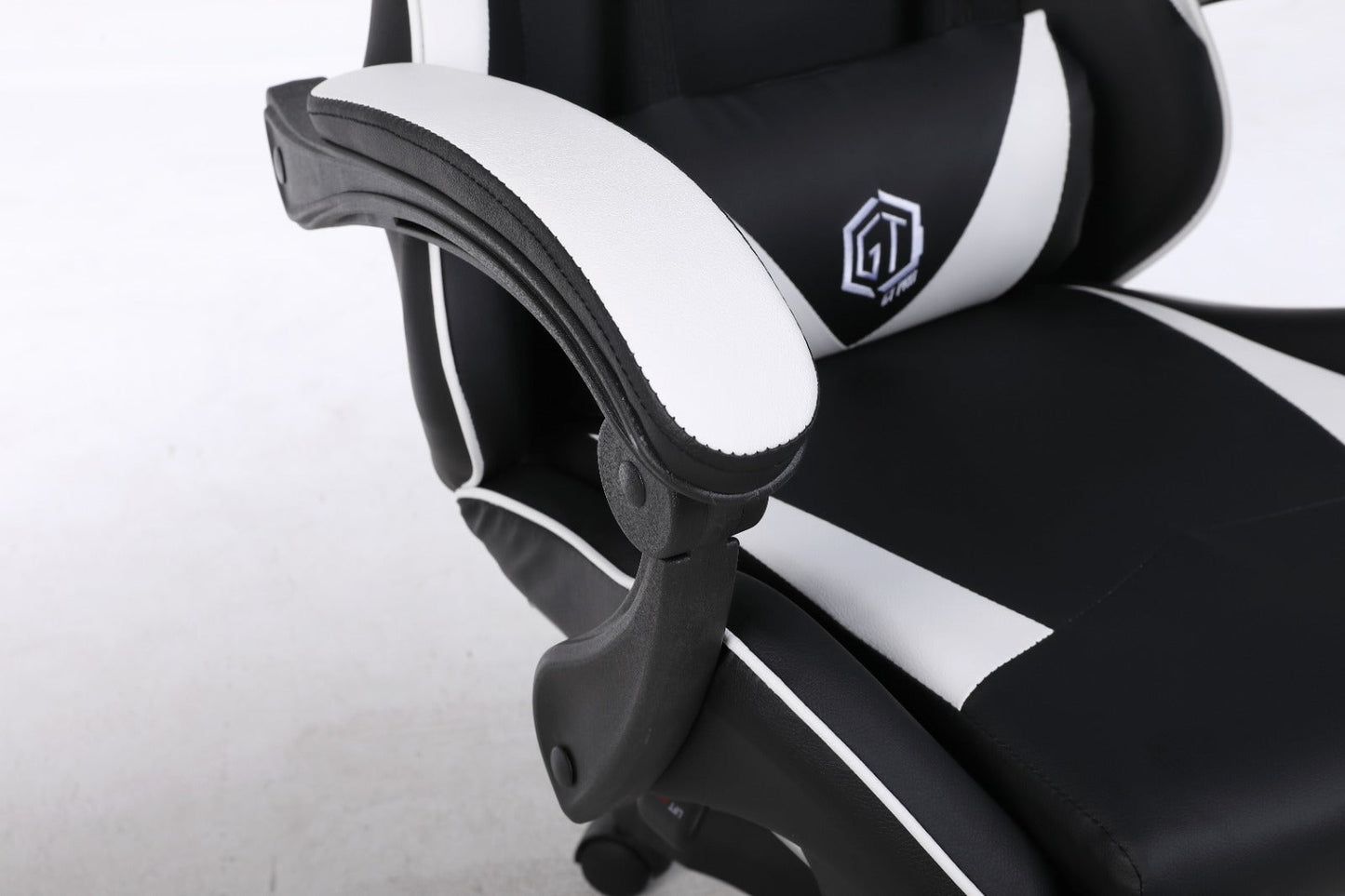 Gaming Chair with Footrest – Ergonomic Reclining Office & Gaming Chair