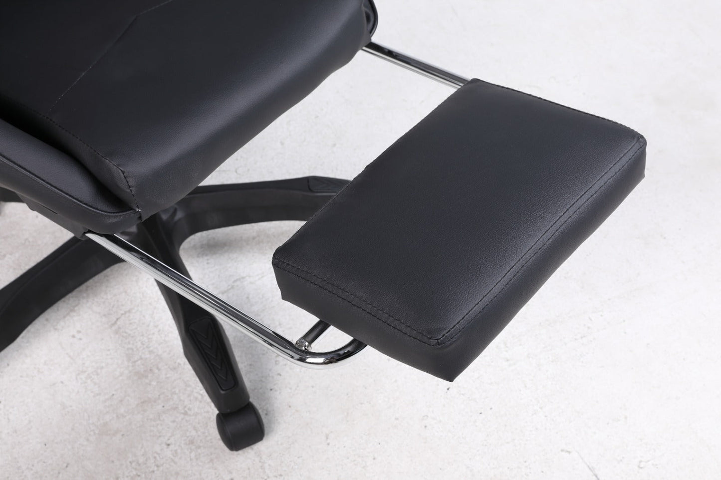 Gaming Chair with Footrest – Ergonomic Reclining Office & Gaming Chair